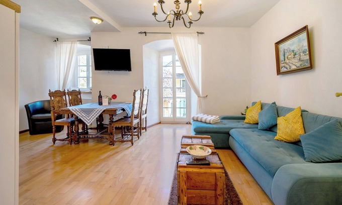 Maring-Noviand Apartment | Holiday Apartment 'Schatztruhe' with Mountain View, Terrace and Wi-Fi