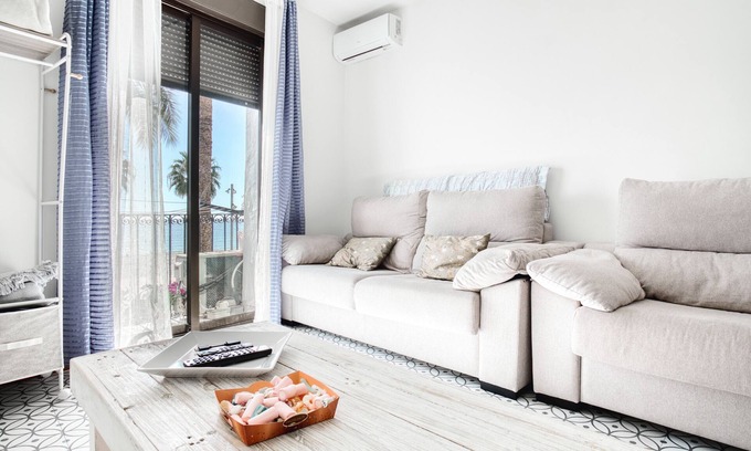Old Town Apartment | Holiday Apartment "El Desembarco" with Sea View, Balcony & Wi-Fi