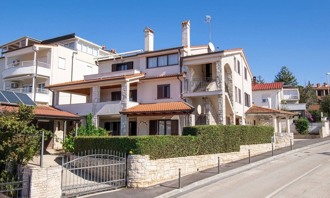 Pjescana Uvala Apartment | Holiday apartment only 50m from the beach, village Pješčana uvala