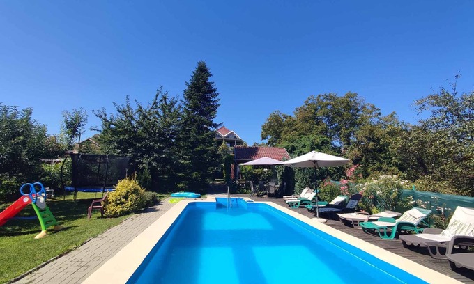 Balatonfoldvar Apartment | Holiday apartment with outdoor pool and air conditioning