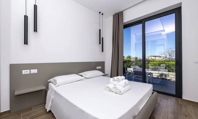 Capo d'Orlando Apartment | Holiday Apartment "La Brisa - Maestrale' with Mountain View, Private Terrace & Wi-Fi