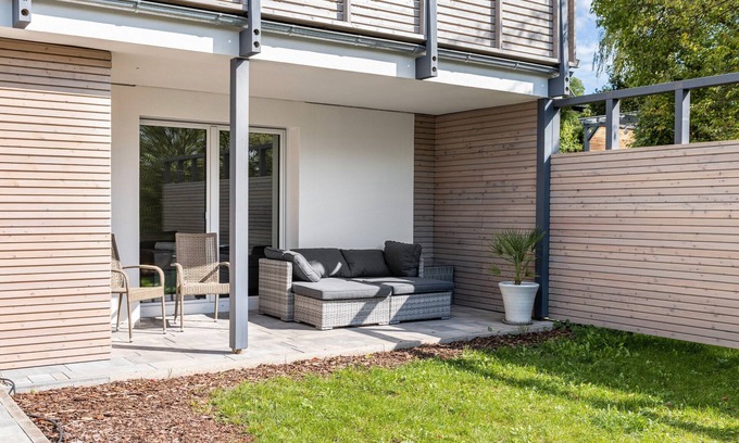 Creidlitz Apartment | Holiday Apartment 2 Coburg-Creidlitz with Private Terrace, Private Garden and Wi-Fi