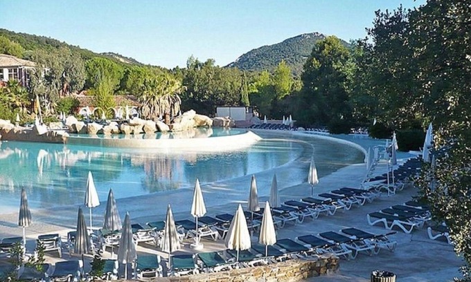 Les Restanques Apartment | Holiday Apartment 2 swimming pools 1 of which is heated. wifi. Air conditioning