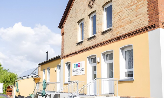 Neukalen Apartment | Holiday Apartment '4 - 6 People' with Shared Terrace and Wi-Fi