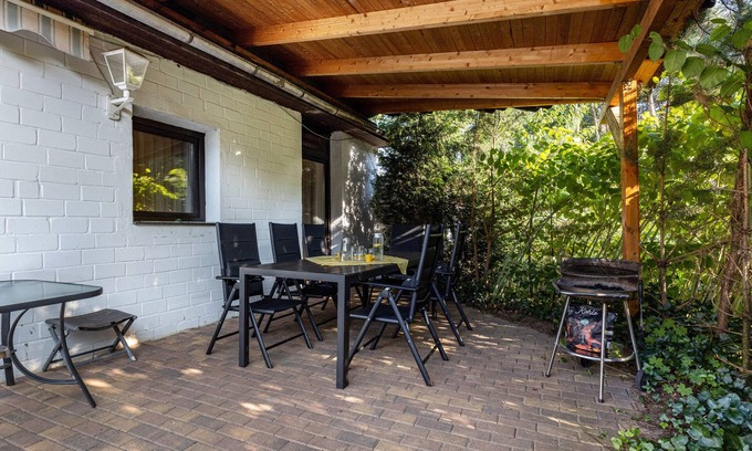Region Hannover District Apartment | Holiday Apartment 5 with Private Terrace, Private Garden and Wi-Fi