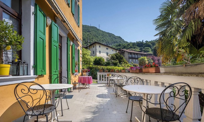 Canale di Tenno Apartment | Holiday Apartment "Agritur Tenno" with Balconies & Garden View