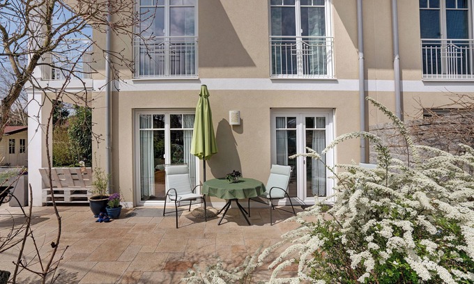 Munchen District Apartment | Holiday Apartment 'Alpencity' with Terrace and Wi-Fi