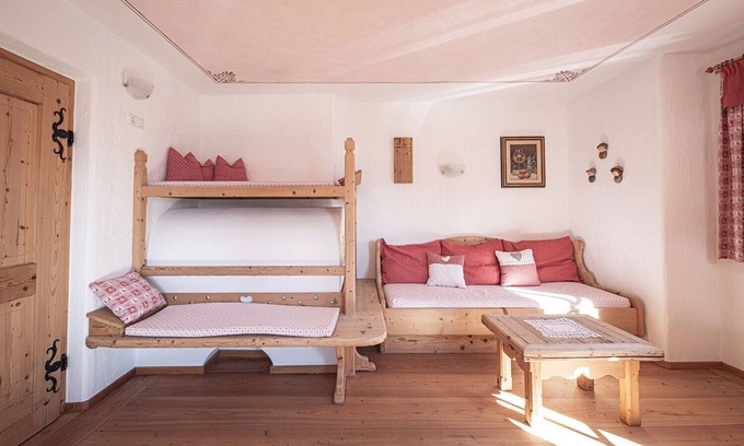 Campo Tures Apartment | Holiday Apartment "Alpenrose" with Mountain View, Private Terrace & Wi-Fi