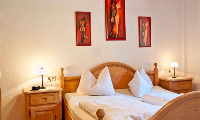 Kirnbach Apartment | Holiday Apartment 'Apfelblüte' with Mountain View, Shared Pool and Wi-Fi