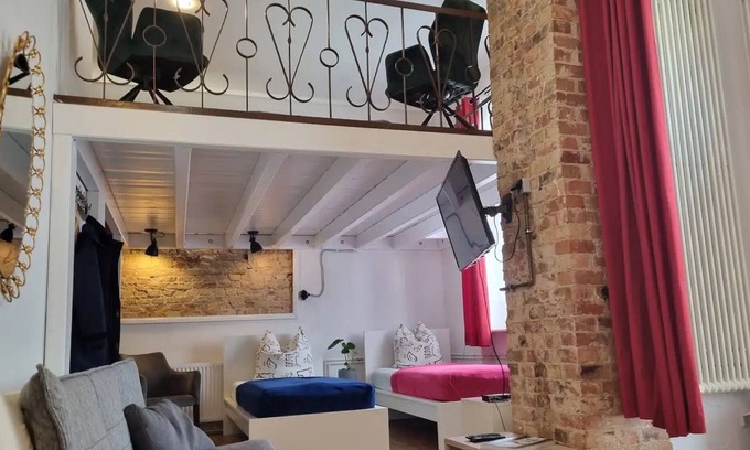 Lichtenberg Apartment | Holiday Apartment "Barrier-Free Studio Berlin" with Wi-Fi