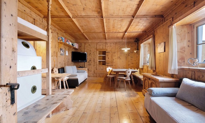 Silandro Apartment | Holiday Apartment 'Bertollhof Apfelerlebnis' with Mountain View, Shared Garden & Wi-Fi