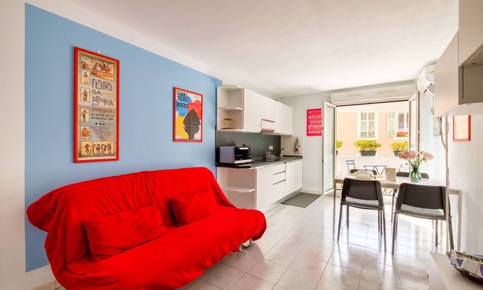 Riquier Apartment | Holiday Apartment "Bilocale A Nizza" with Private Terrace, Balcony & Wi-Fi