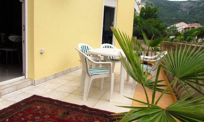 Maini Apartment | Holiday apartment Budva for 1 - 4 persons with 3 bedrooms - Holiday apartment in one or multi-family