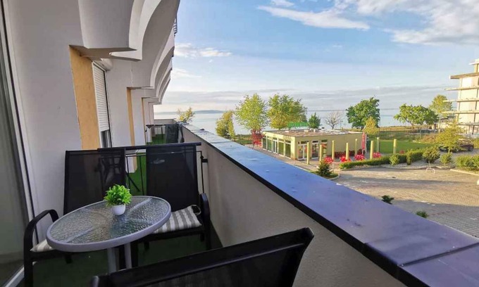 Siofok Apartment | Holiday apartment directly on the water with free beach