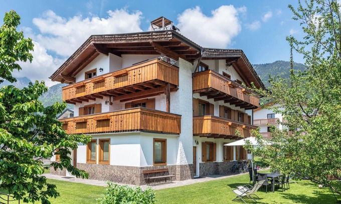 Pinzolo Apartment | Holiday Apartment "Dolomiti di Brenta" with Mountain View, Garden & Wi-Fi