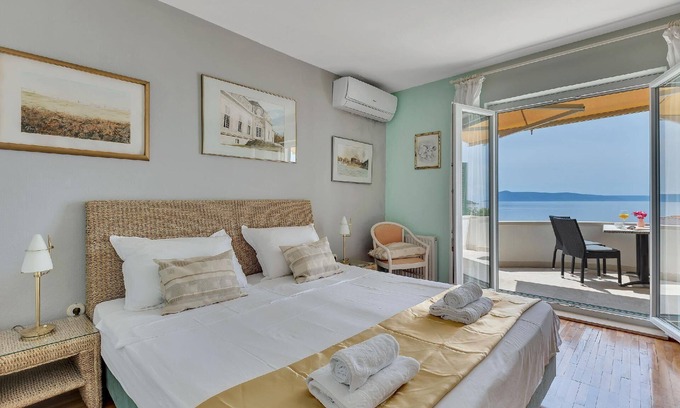 Drasnice Apartment | Holiday apartment Drasnice for 1 - 4 persons with 2 bedrooms - Holiday apartment in one or multi-fam