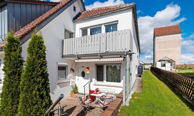 Laichingen Apartment | Holiday Apartment 'Ferienwohnung Steffi' with Private Terrace and Wi-Fi
