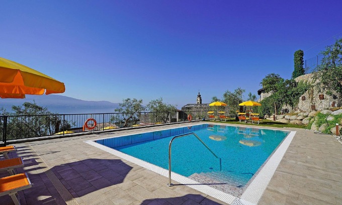 Gargnano Apartment | Holiday apartment Gargnano for 5 persons with 2 bedrooms - Holiday apartment in one or multi-family