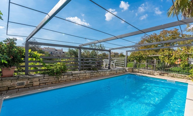 Peresiji Apartment | Holiday apartment Peresiji AUA with shared pool