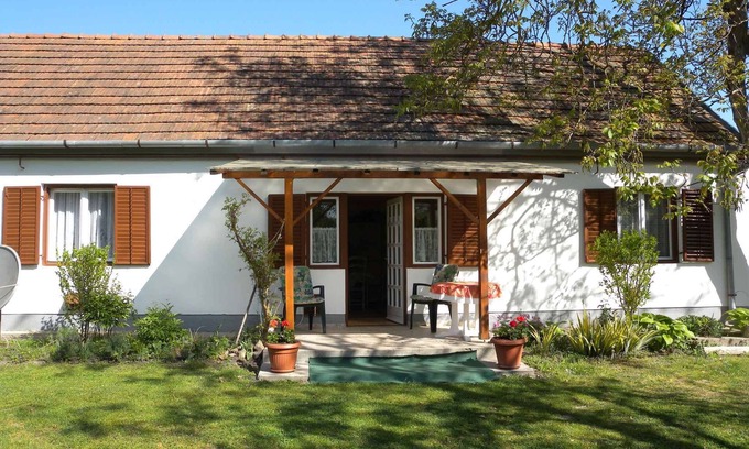 Balatonbereny Apartment | Holiday apartment with garden