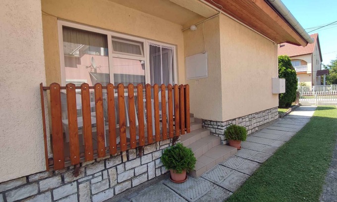Balatonszemes Apartment | Holiday apartment near the beach in a quiet street