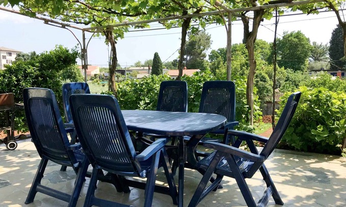 Basanija Apartment | Holiday apartment in a quiet location and near the beach