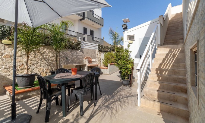 Cava dʼAliga Apartment | Holiday Apartment "Samuel Beach Con Patio E Veranda" with 2 Private Terraces & Wi-Fi