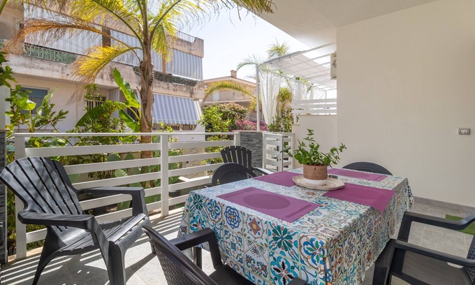 Cava dʼAliga Apartment | Holiday Apartment "Samuel Beach Con Veranda" with Private Terrace & Wi-Fi