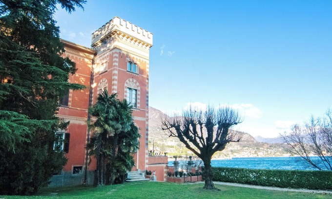 Tremezzina Apartment | Holiday Apartment "La Contessa" with Private Garden, Wi-Fi & Air Conditioning