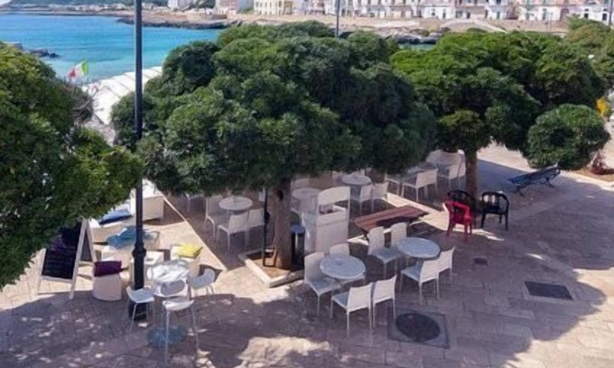 Santa Maria al Bagno Apartment | Holiday Apartment La Piazzetta - beachfront