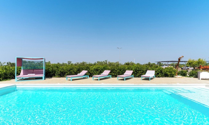 Galatone Apartment | Holiday Apartment "Le Scuderie 4" with Shared Pool, Shared Terrace & Wi-Fi