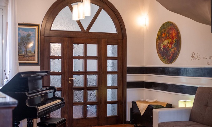 Lecce Apartment | Holiday Apartment "MateLè Lecce" with Balcony & Wi-Fi