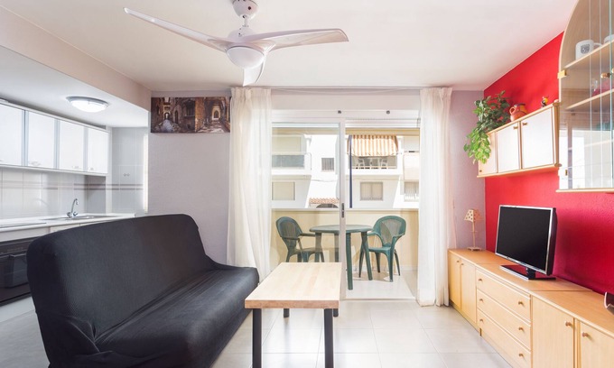 Miramar Beach Apartment | Holiday Apartment 'Miramar Beach' with Balcony and Wi-Fi