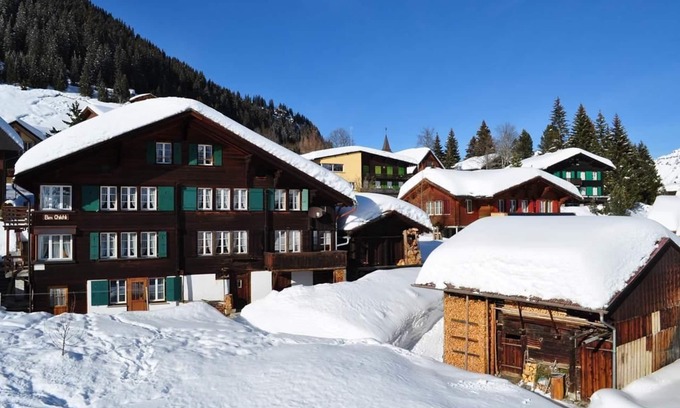 Murren Ski Chalet | Holiday apartment Mürren for 1 - 6 persons with 3 bedrooms - Holiday apartment in one or multi-famil