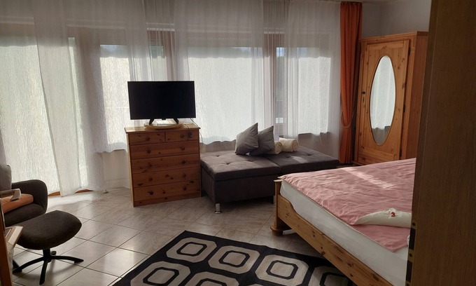 Weilburg Apartment | Holiday Apartment 'Osterwiese' with Private Terrace, Private Garden and Wi-Fi