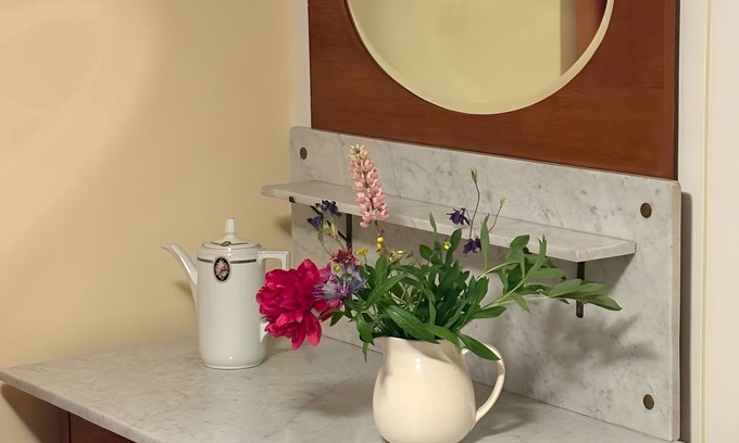 Jesberg Apartment | Holiday Apartment 'Prinzessinengarten' with Private Terrace, Private Garden and Wi-Fi