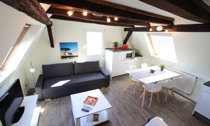 Neuendorf Apartment | Holiday Apartment 'Rheinblick Wohnung 5' with Shared Terrace, Wi-Fi and Air Conditioning