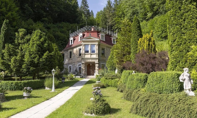 Bad Urach Apartment | Holiday Apartment 'Romance in the Castle' with Mountain View, Private Garden and Wi-Fi