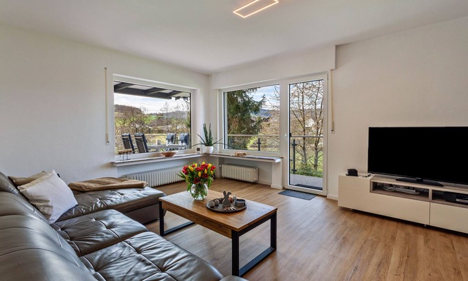 Medebach Apartment | Holiday Apartment "Sauerlandrefugium" with Mountain View, Private Terrace & Wi-Fi