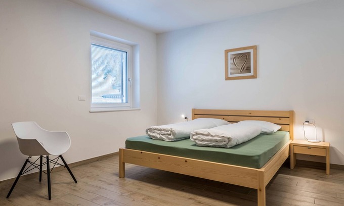 Nova Ponente Apartment | Holiday Apartment "Talhaus - Robert" with Mountain View, Shared Garden & Wi-Fi
