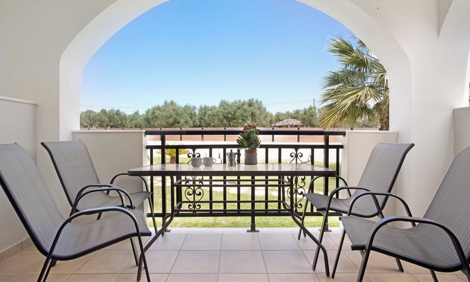 Alykes Apartment | Holiday Apartment "Tropical Studio 2" with Shared Garden, A/C & Wi-Fi