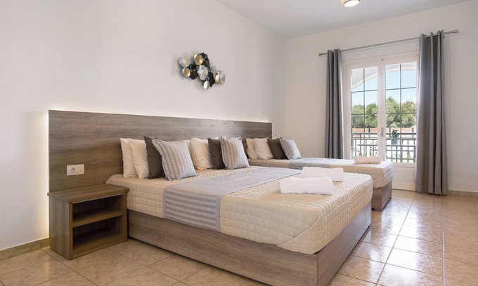 Alykes Apartment | Holiday Apartment "Tropical Studio 3" with Shared Garden, A/C & Wi-Fi