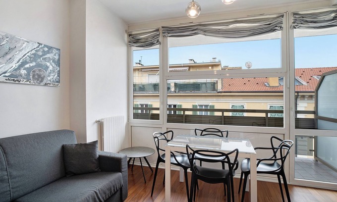 Sanremo Centre Apartment | Holiday Apartment "Via Carli" with Sea View, Private Terrace & Wi-Fi