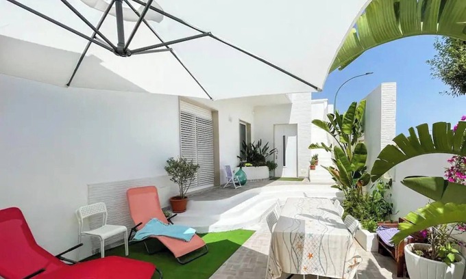 Veglie Apartment | Holiday Apartment "White House" with Private Terrace and A/C