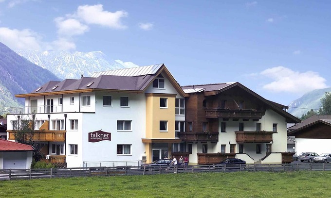 Laengenfeld Apartment | Holiday apartment with WiFi and wellness area