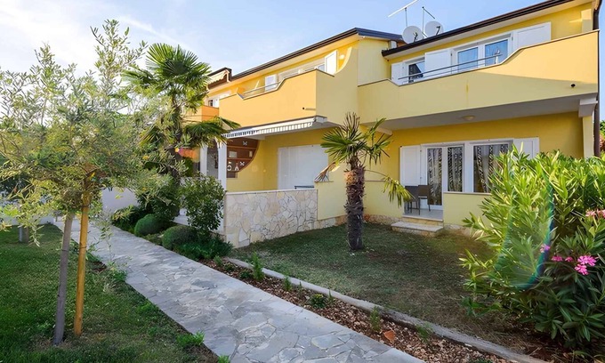 Lovrecica Apartment | Holiday apartment with air conditioning near the sea