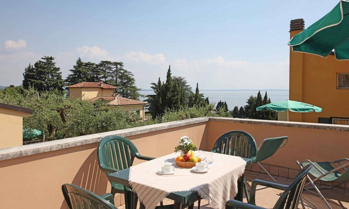 Corno Apartment | Holiday apartment with balcony and lake view