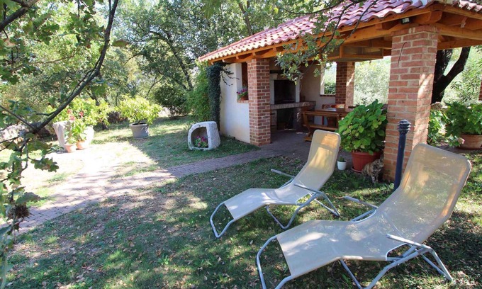 Tribulje Apartment | Holiday apartment with lake view