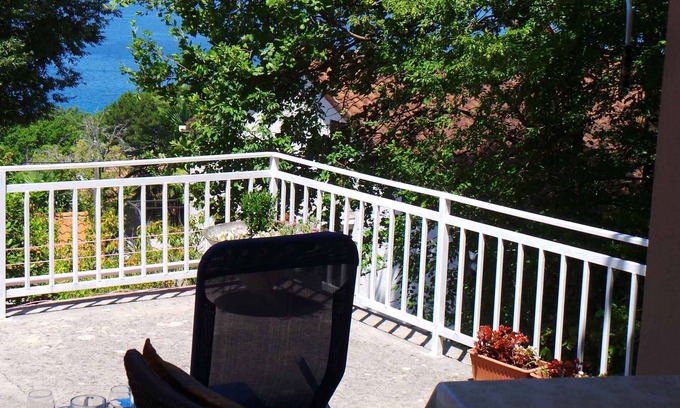 Njivice Apartment | Holiday apartment with Internet and Barbecue