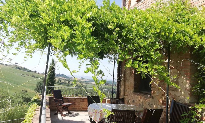 Asciano Apartment | Holiday apartment with swimming pool and patio